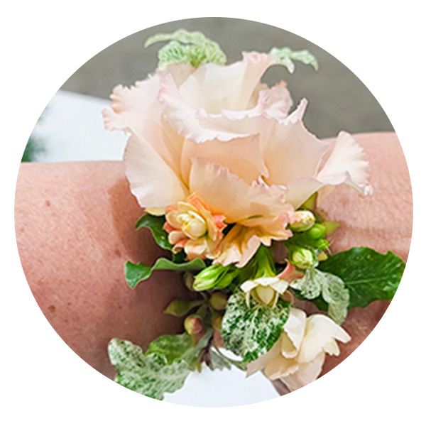 bracelet en fleurs naturelles pour un mariage